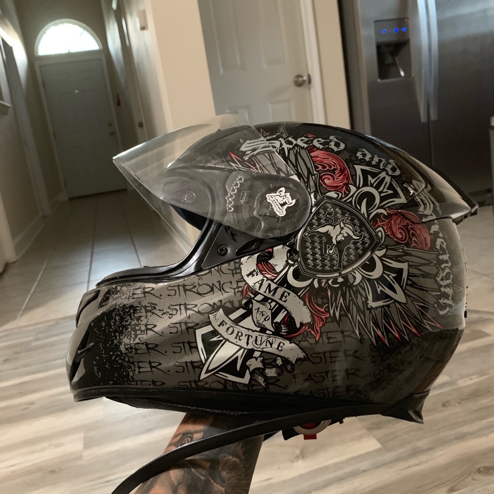 Motorcycle helmet